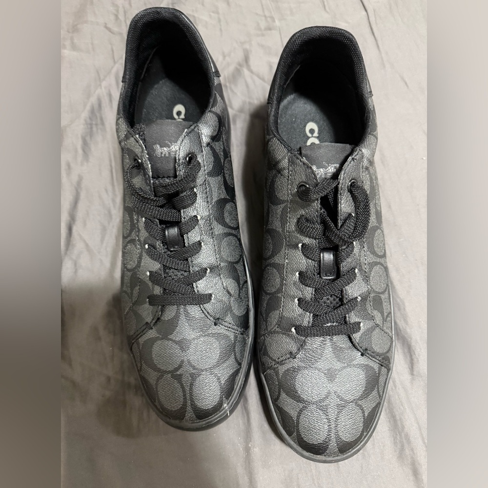 Selling this coach shoes in excelent condition I don’t used anymore accept offer